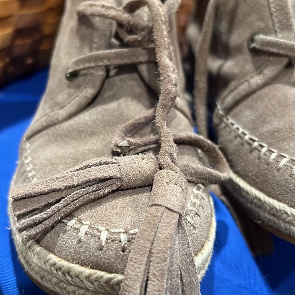 Beautiful Crown Vintage MAC Suede Wedge Boots. - Picture 7 of 10